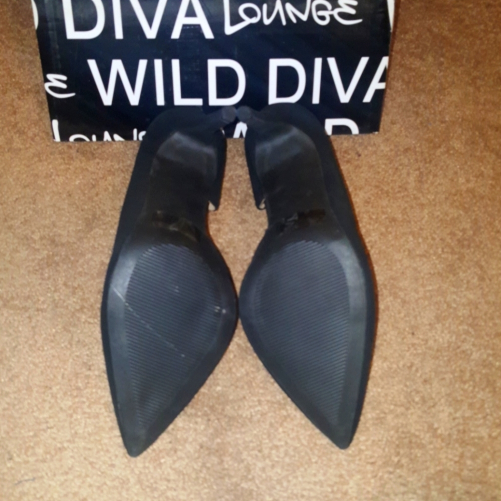 Suede Black Heels Size 8 (never been used)